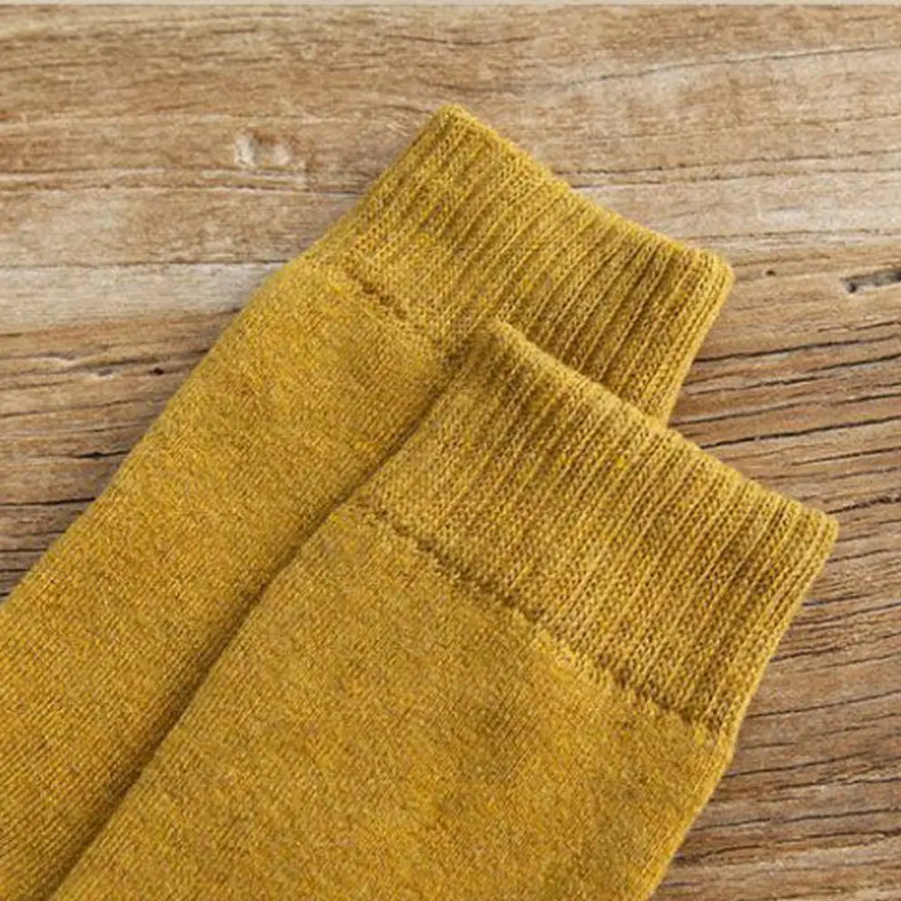 Дебели зимни чорапи Удобни плюшени унисекс чорапи със средна дължина, с абсорбиращи потта плъзгане ластик за топъл комфорт на пода през Зимата